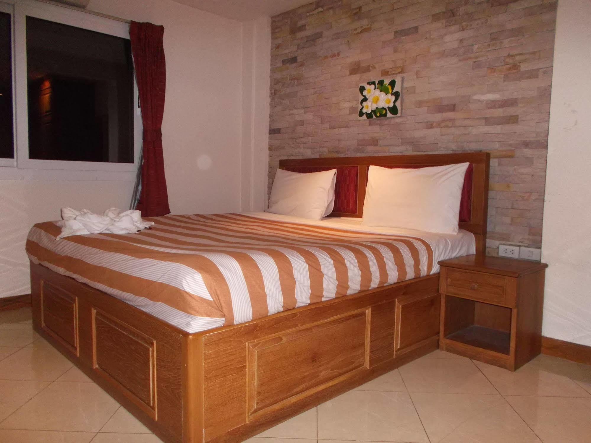 Chaiyapoon Inn Pattaya Luaran gambar
