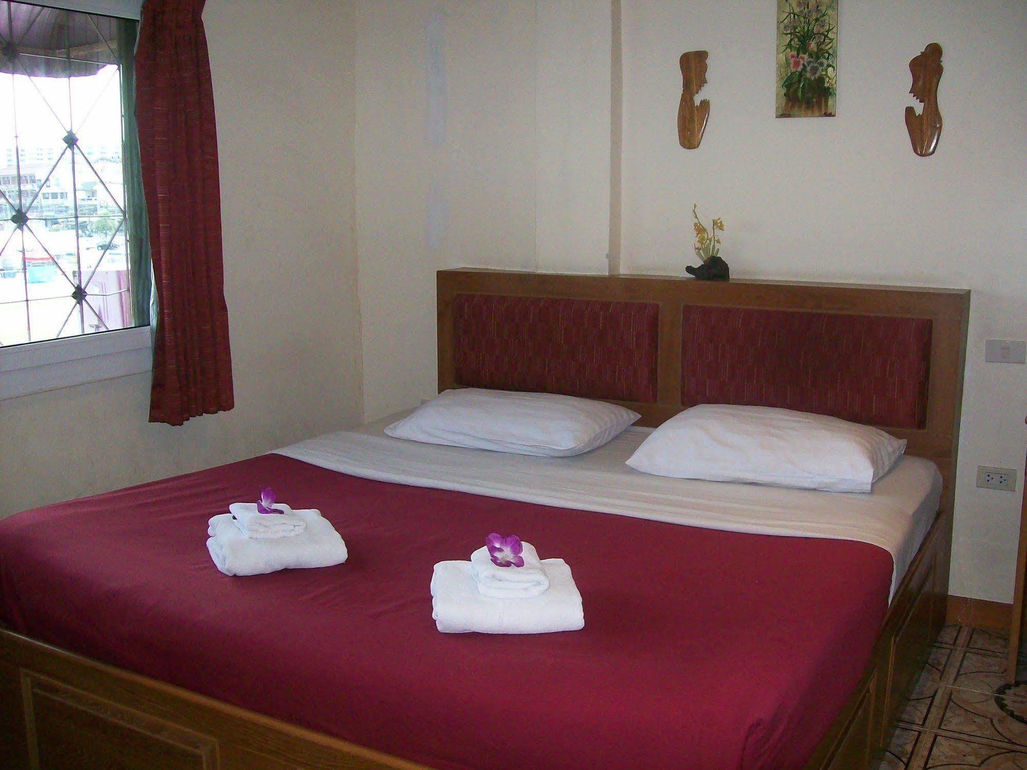 Chaiyapoon Inn Pattaya Luaran gambar